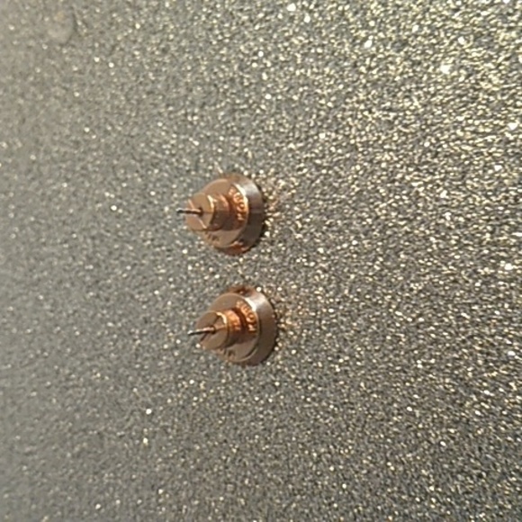 Stud earrings - Picture 2 of 2